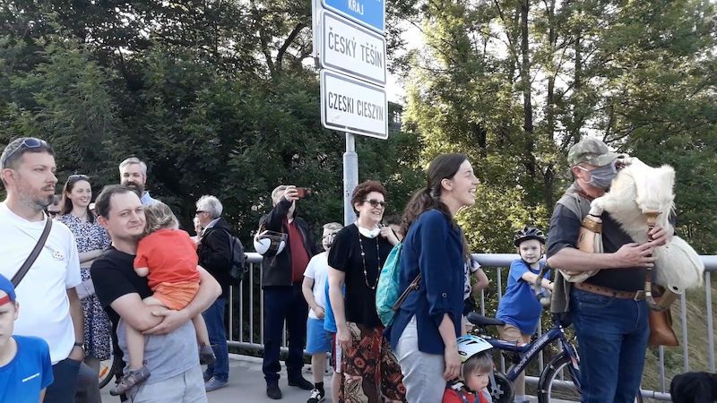 Těšíňané za doprovodu dud a fujary protestovali proti zavřeným hranicím
